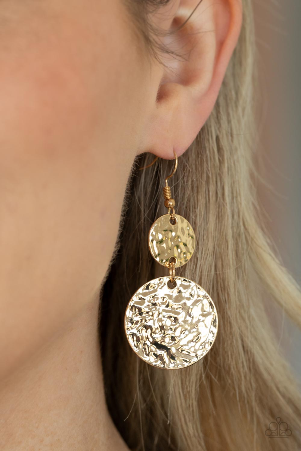 Grounded Glamour - Gold (N1145)