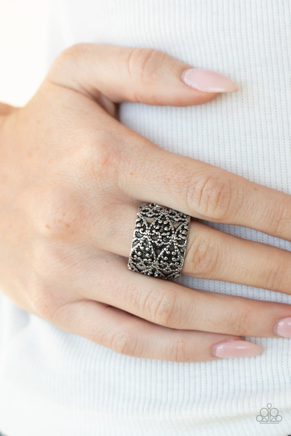 Rustic Regalia - Silver (R825)