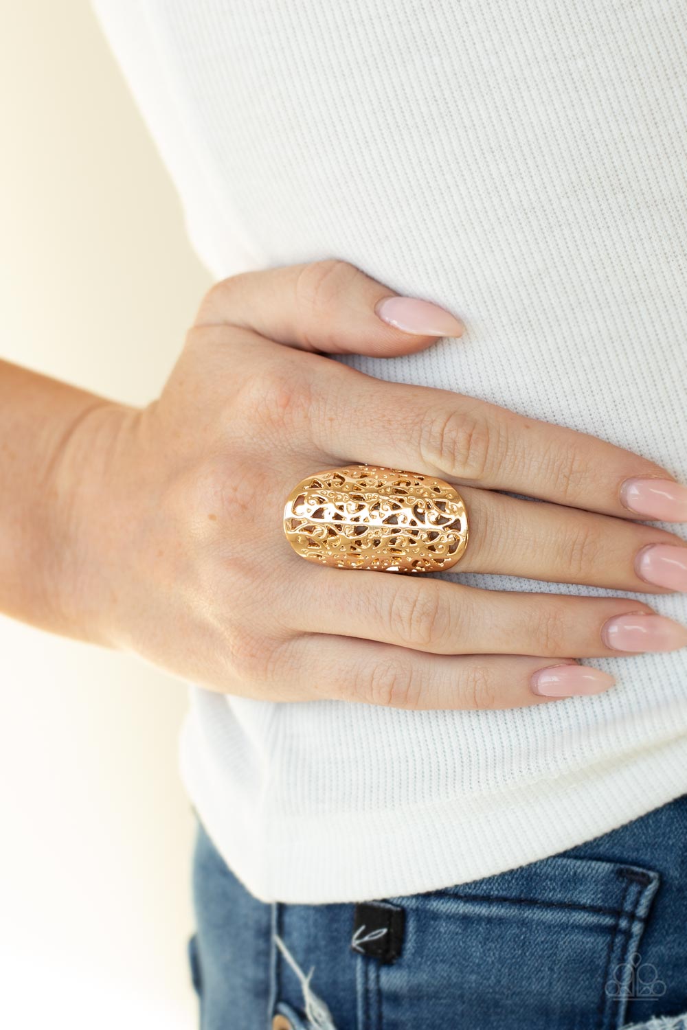 Full Out Frill - Gold (R406)