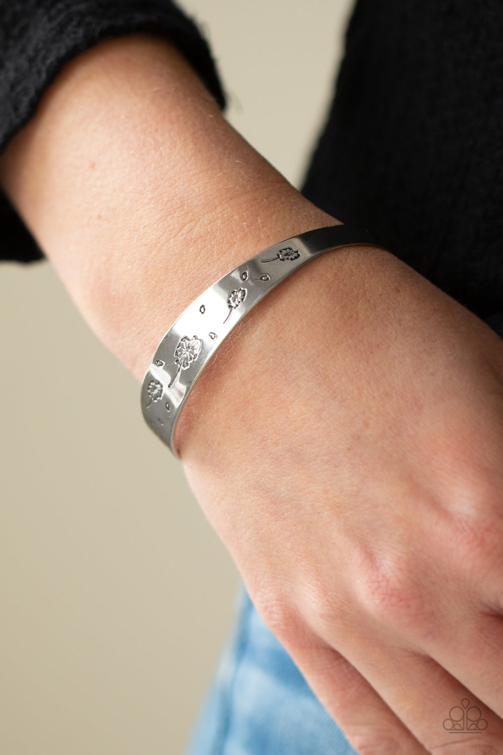 Dandelion Dreamland - Silver (B1170)