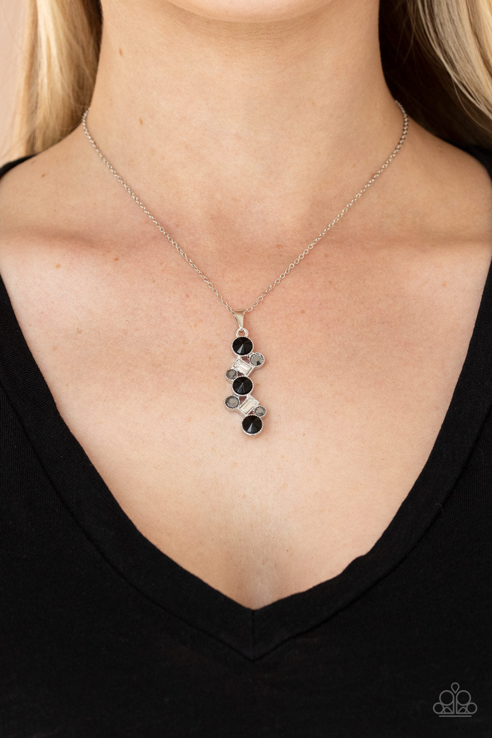 Classically Clustered - Black (N0111)