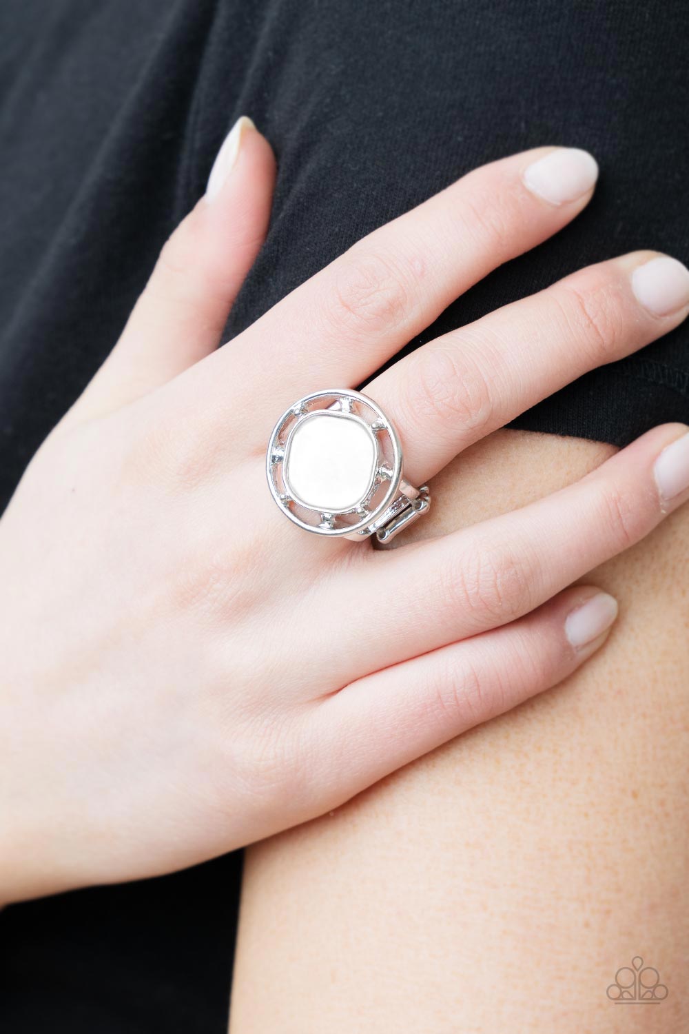Encompassing Pearlescence - White (R868)