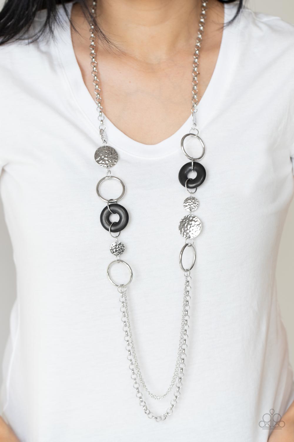 Grounded Glamour - Black (N0144)