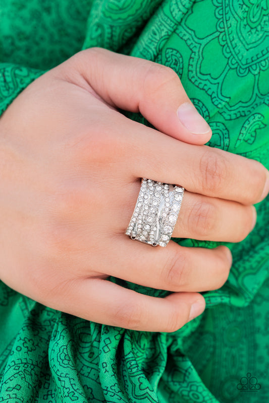 Exclusive Elegance - White (R873)