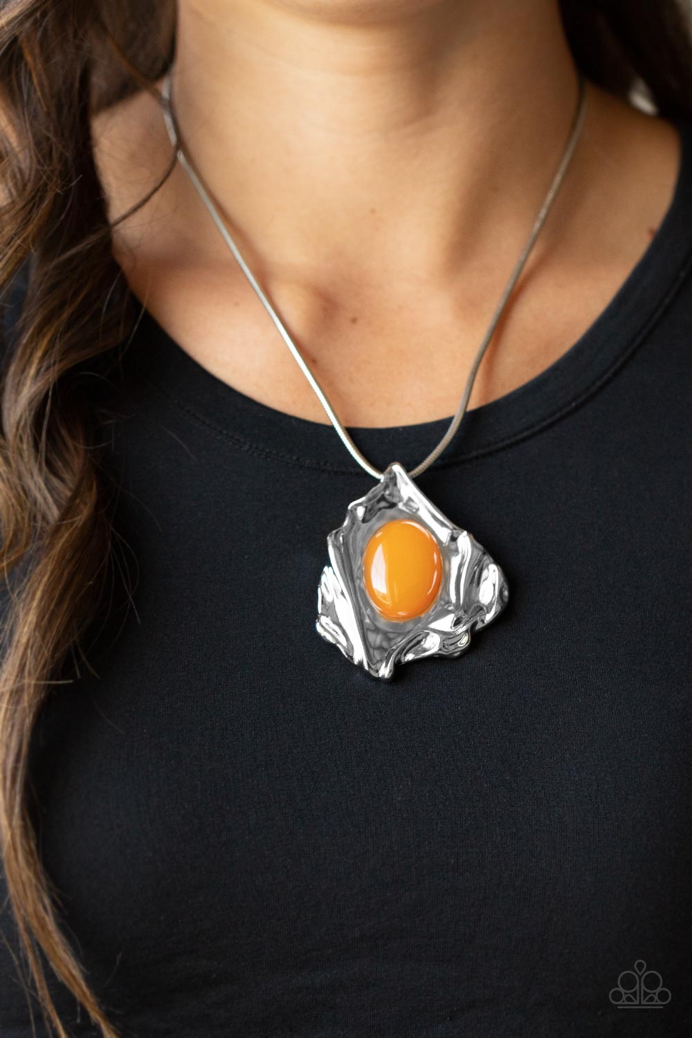Amazon Amulet - Orange (N1259)