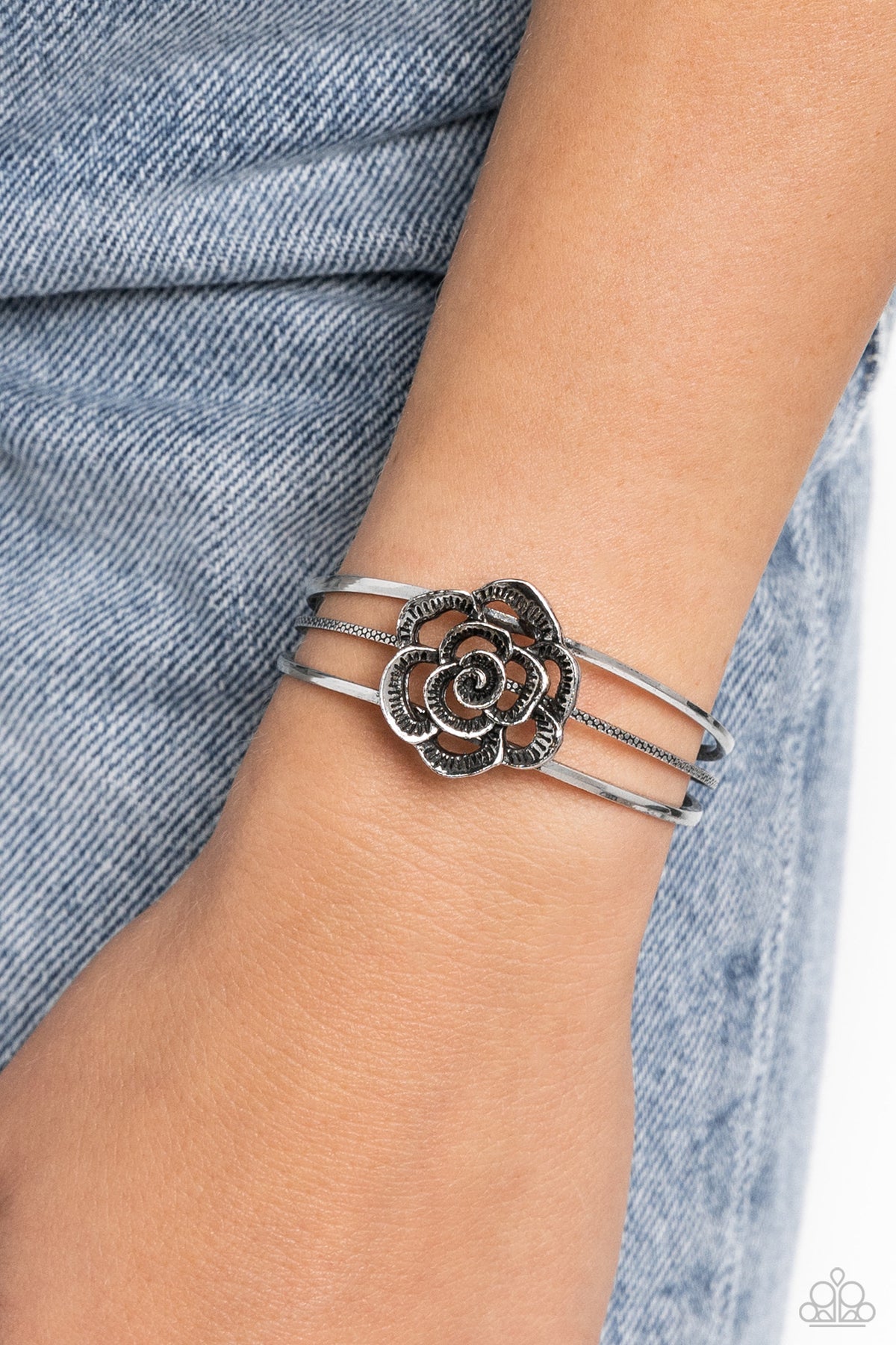 Rosy Repose - Silver (B1238)